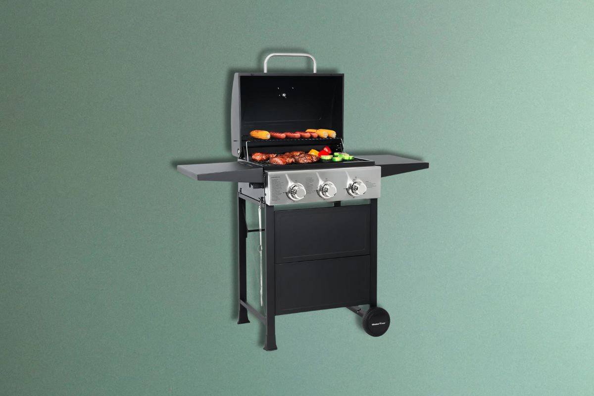 Master Cook 3-Burner Propane Gas Grill: Power, Space & Value for Backyard Chefs