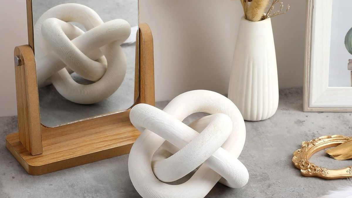 Why the Yalikop 3 Link Wood Knot Decor Works in So Many Spaces