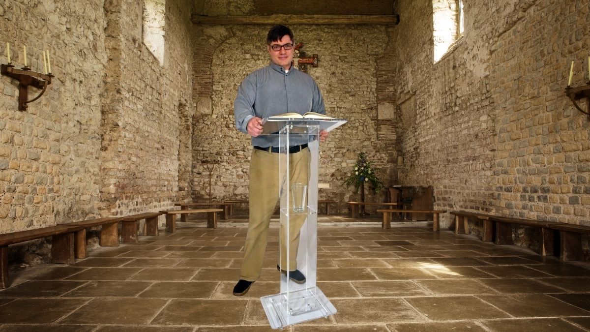How the Kingdom KL26C Acrylic Lectern Solves the Problem of Bulky Podiums
