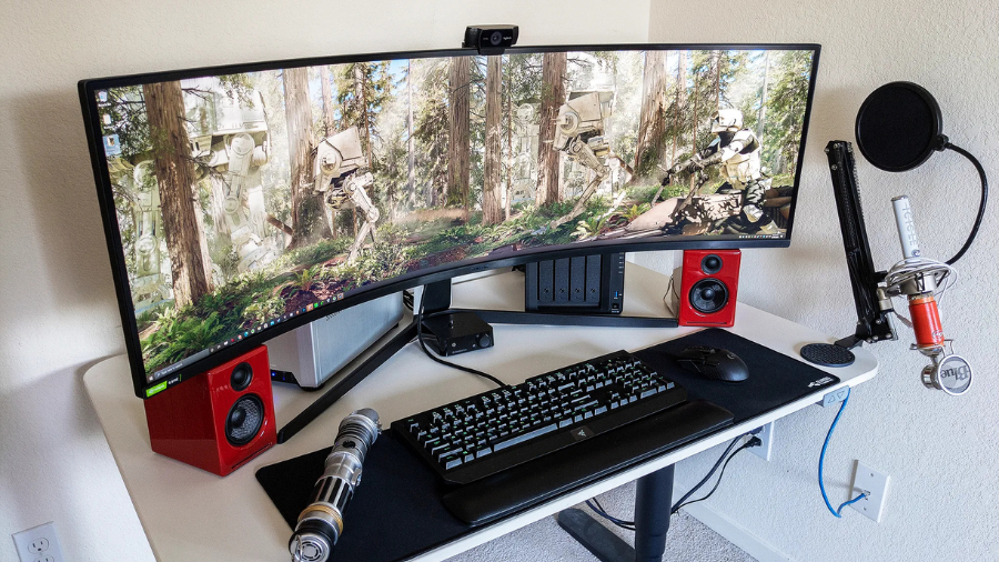 SAMSUNG 49" Odyssey G9: The Ultimate DQHD 1000R Curved Gaming Experience